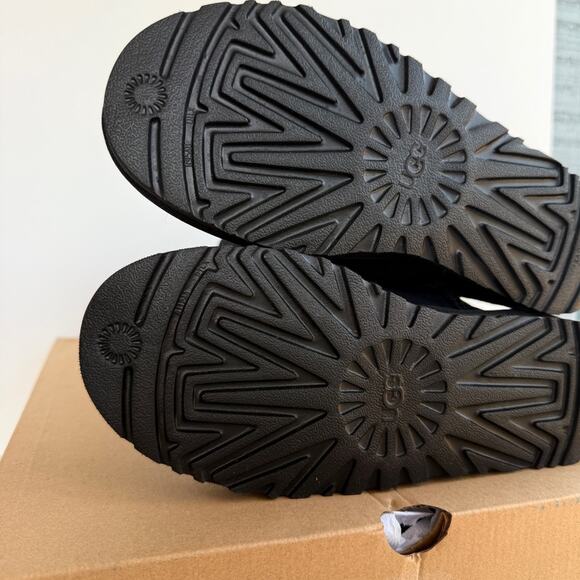 NIB • UGG Women's Classic Tall II Boot Size: 8 - Picture 8 of 8